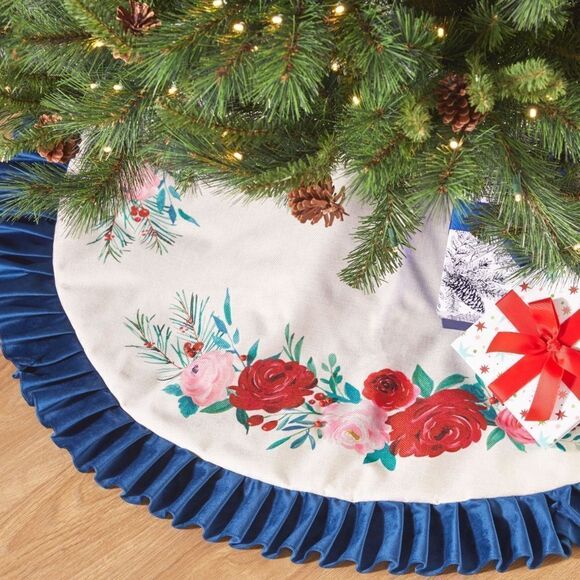 Beautiful Christmas tree skirt with 2 matching stockings - Picture 1 of 5